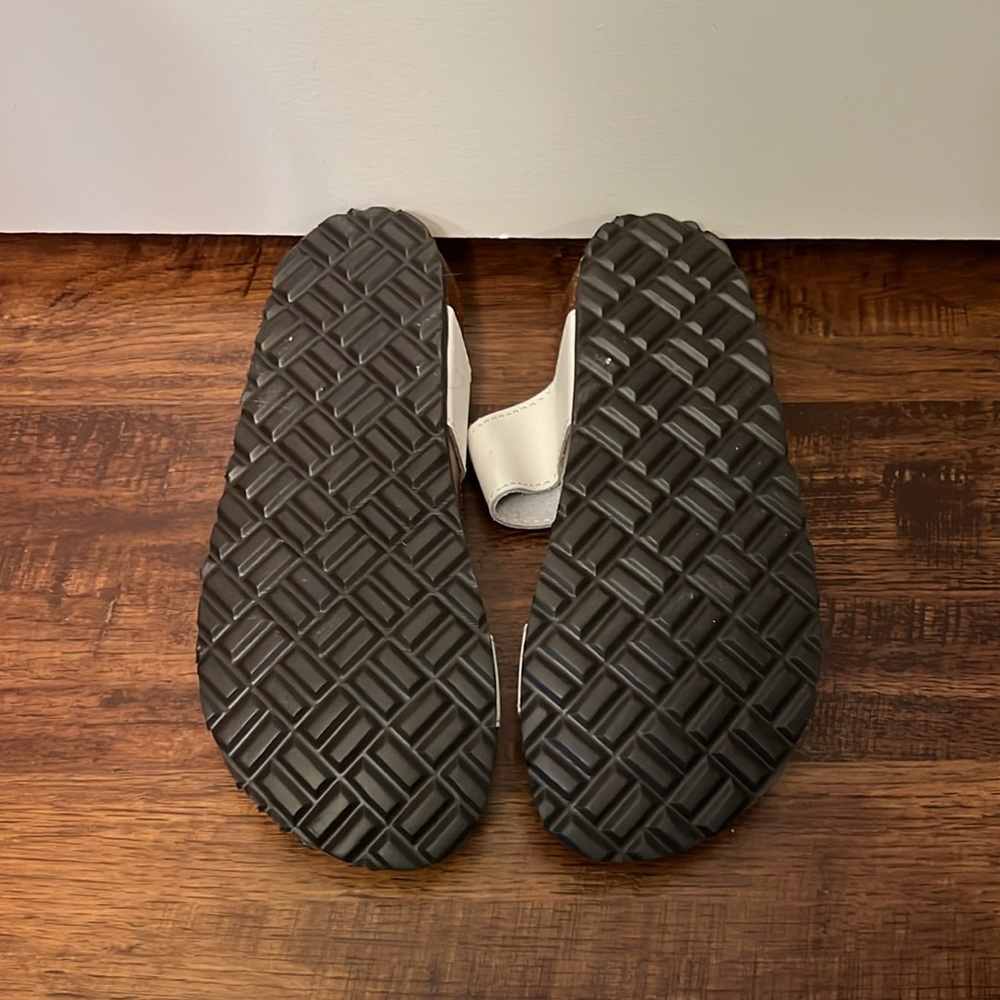sandals - Picture 2 of 3